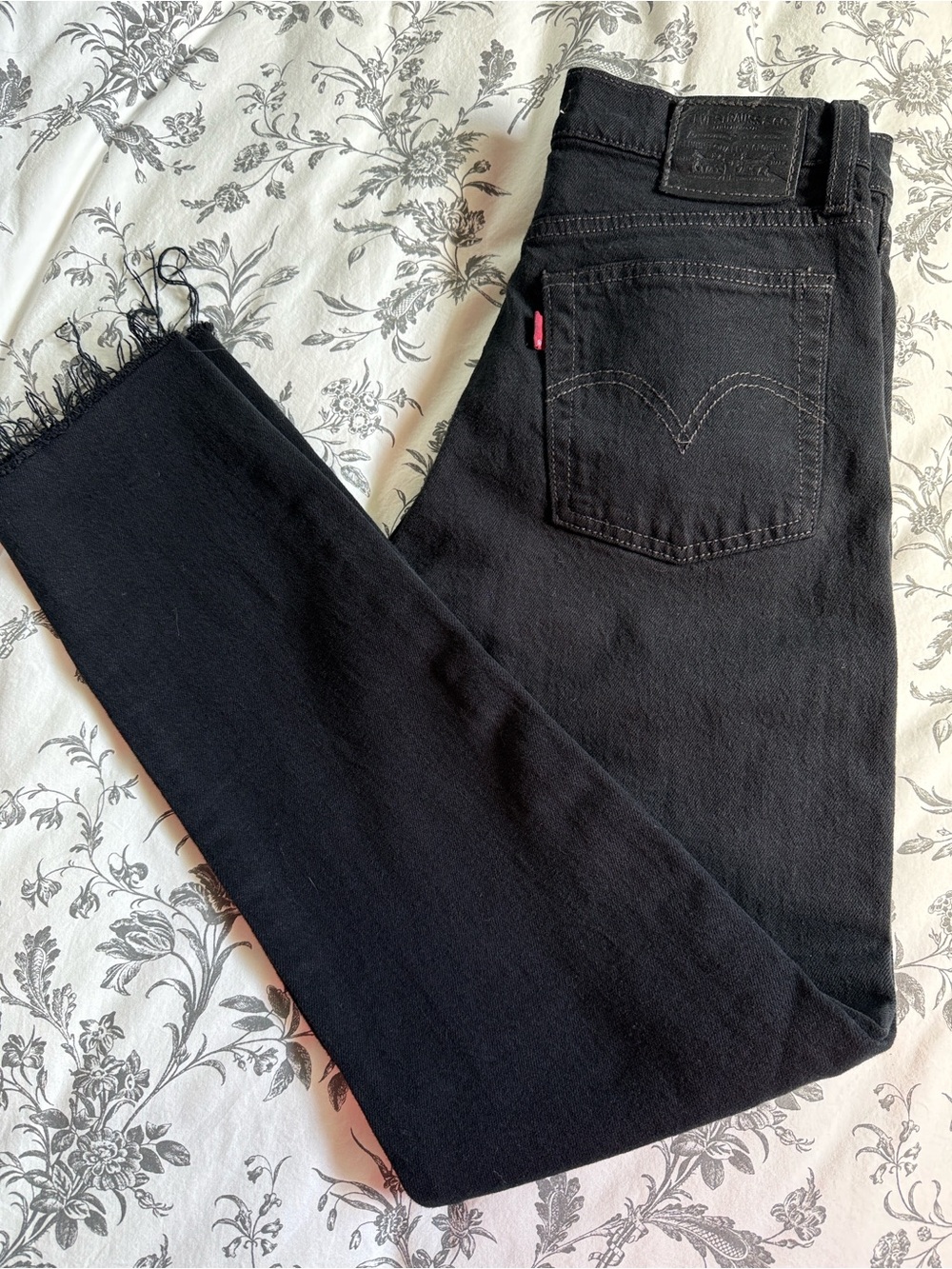 Levi’s High-Rise Black Wedgie Distressed Women's Jeans
